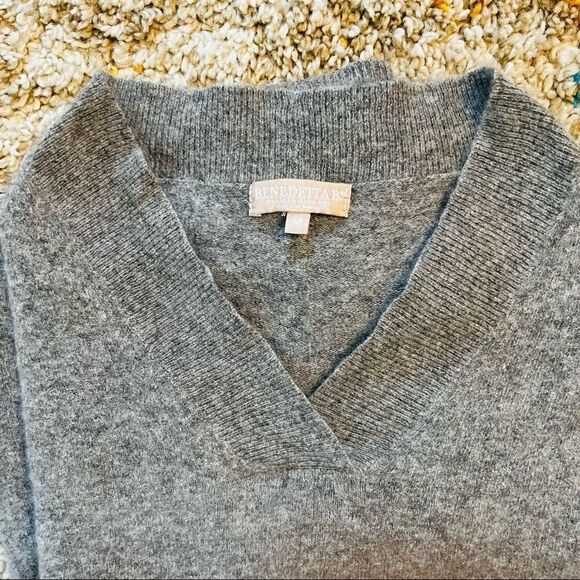 Benedetta B Merino Wool & Cashmere Italian V-Neck Sweater, Gray, Size Medium - Picture 7 of 12